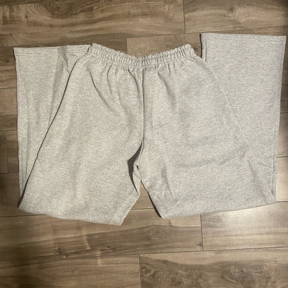Joggings - Picture 2 of 3